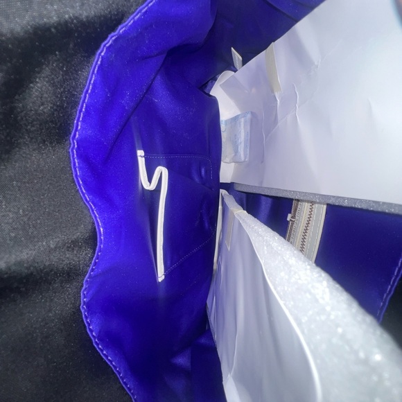 Henri Bendel Striped Bag/Backpack OPEN TO OFFERS - Picture 7 of 8